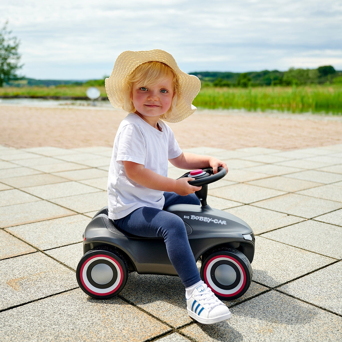 BIG Bobby Car Neo anthracite – anthracite ride-on from the side