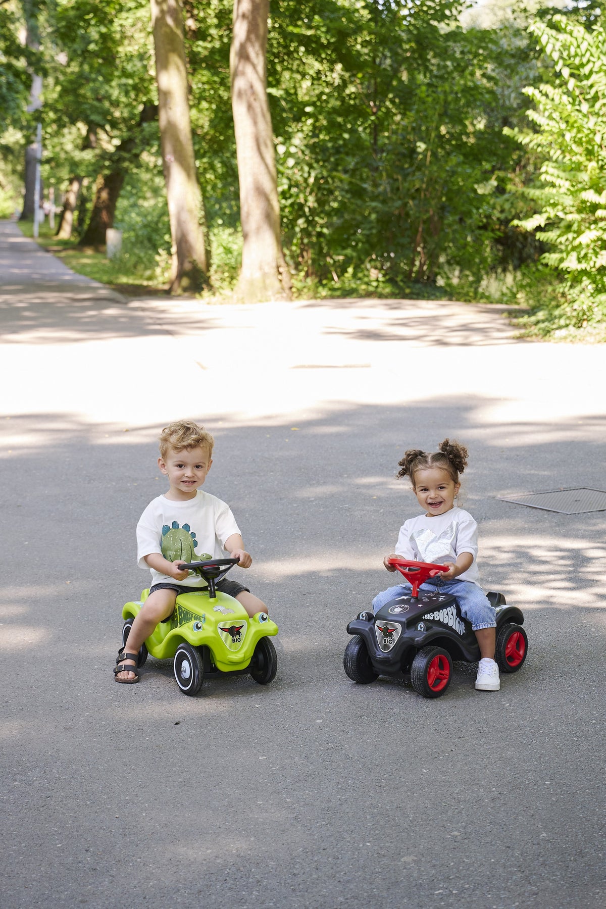 BIG Bobby Car Classic Dino – zaļi melna mašīna ar dinozauriem