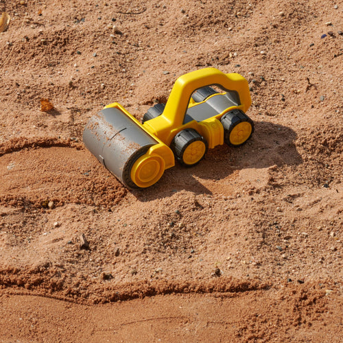Toy road roller with big front drum for sand roads