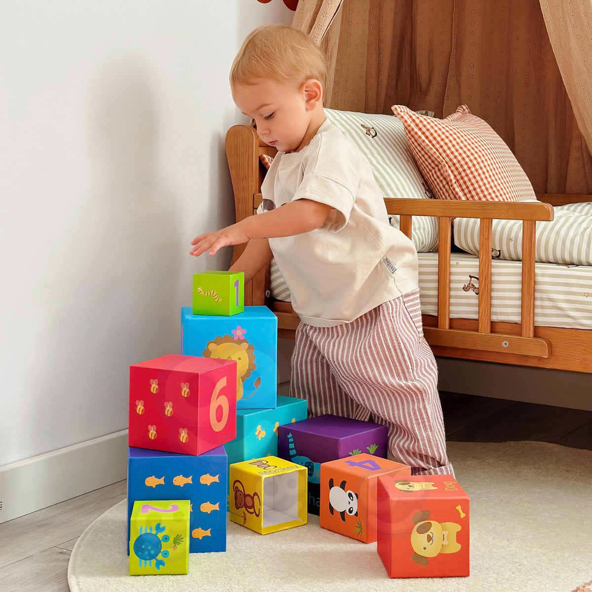 Stacking tower boxes – sorting by size from 18 months