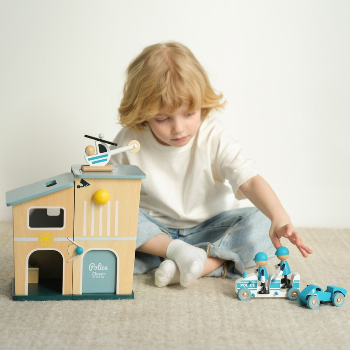 Classic World police station – police figures