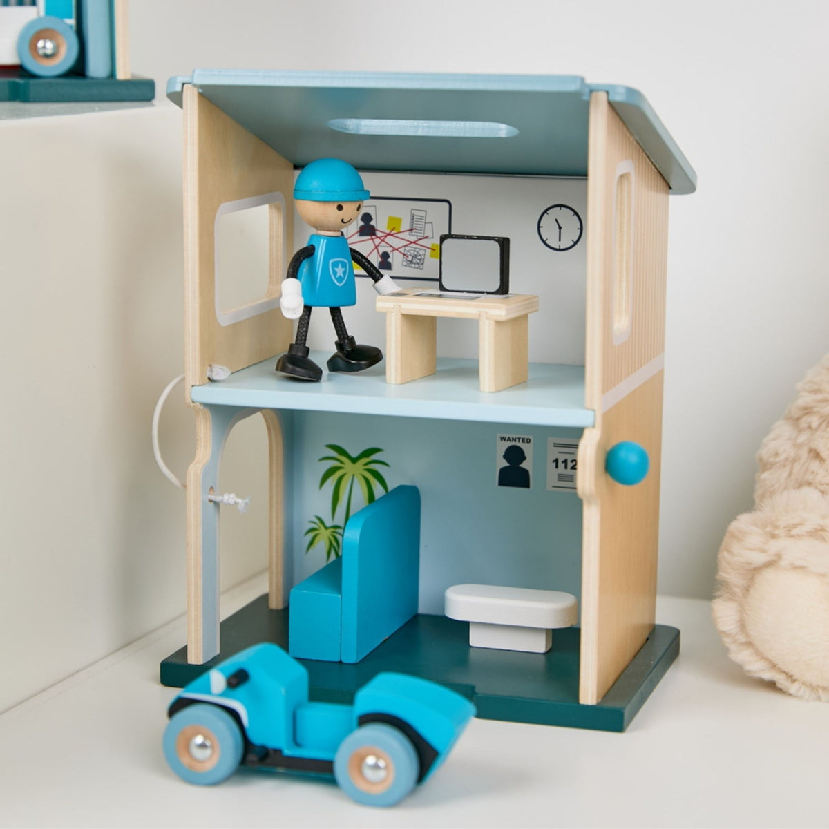 Classic World police station – opening doors