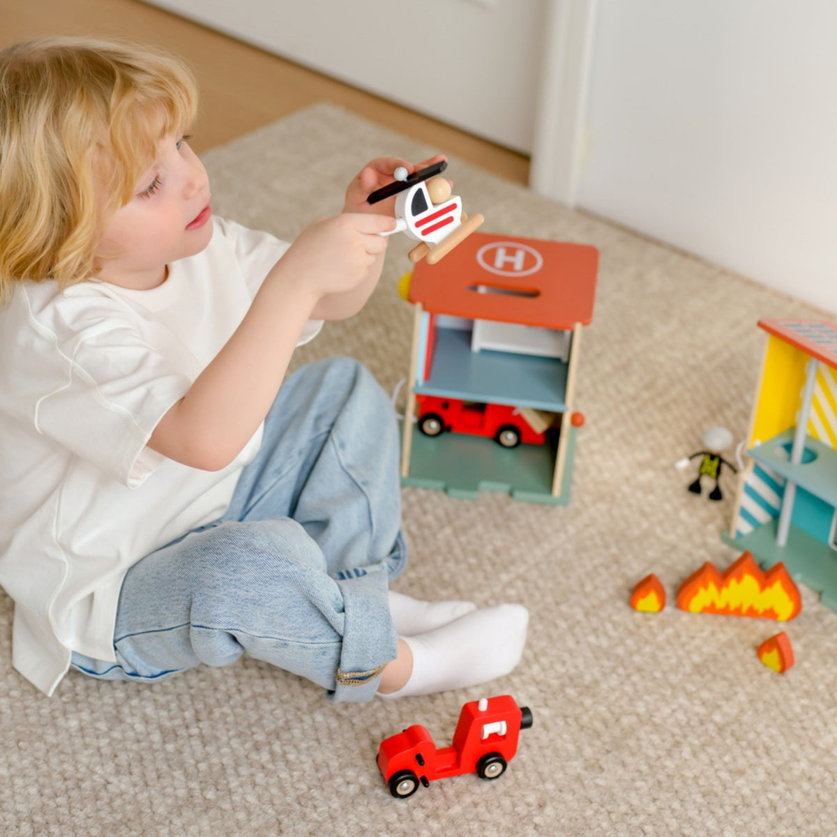 Classic World wooden fire station – firefighter figures