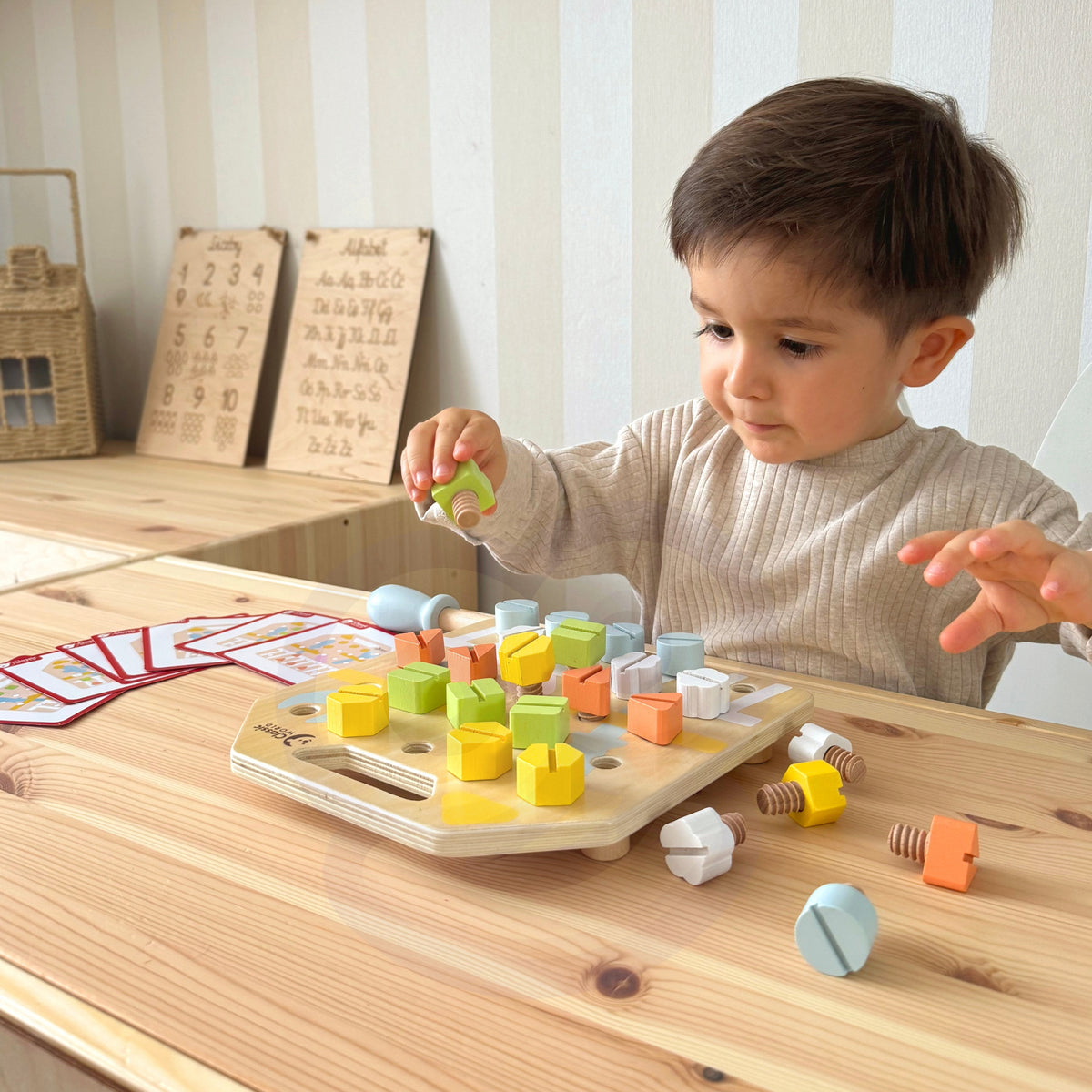 Classic World screw board – wooden screwdriver