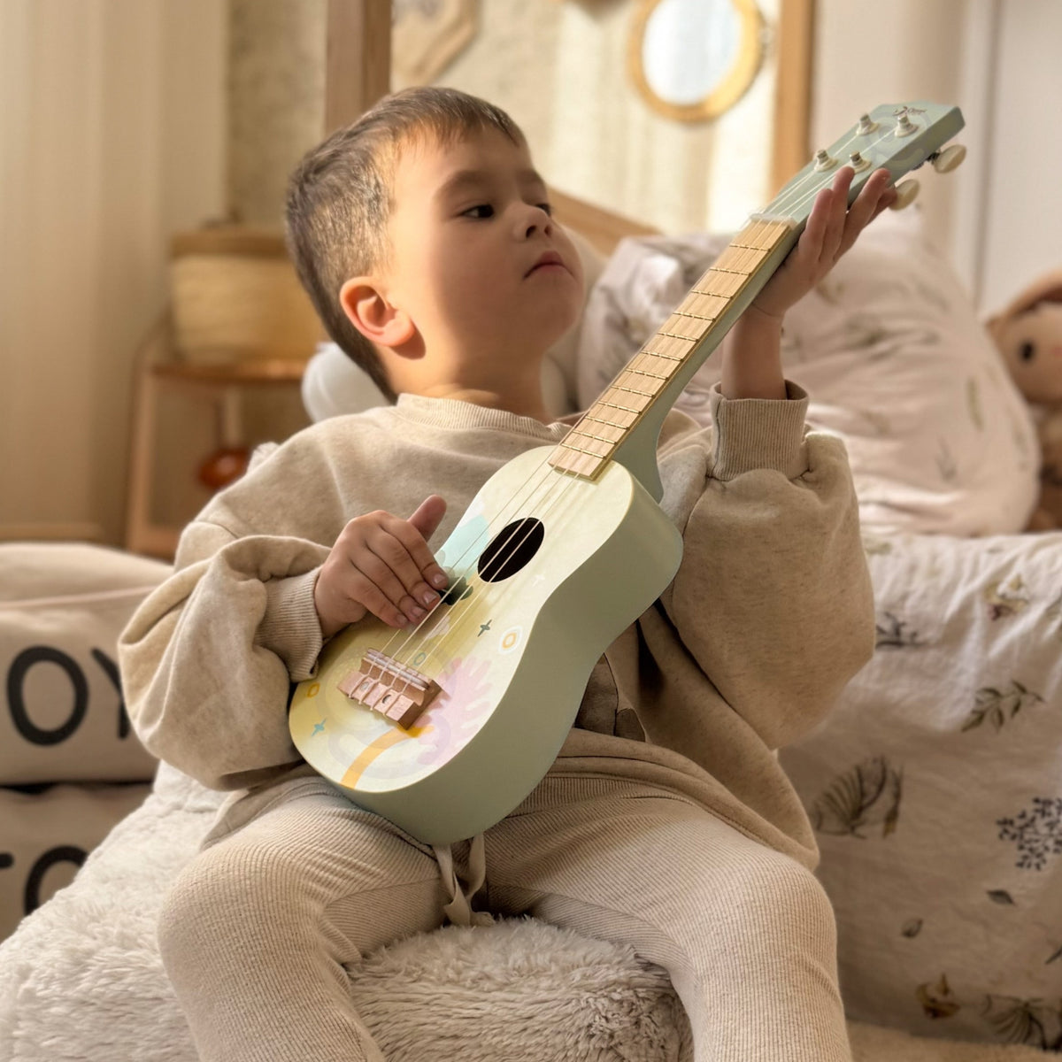 Classic World zilā ukulele – stīgas un grifs
