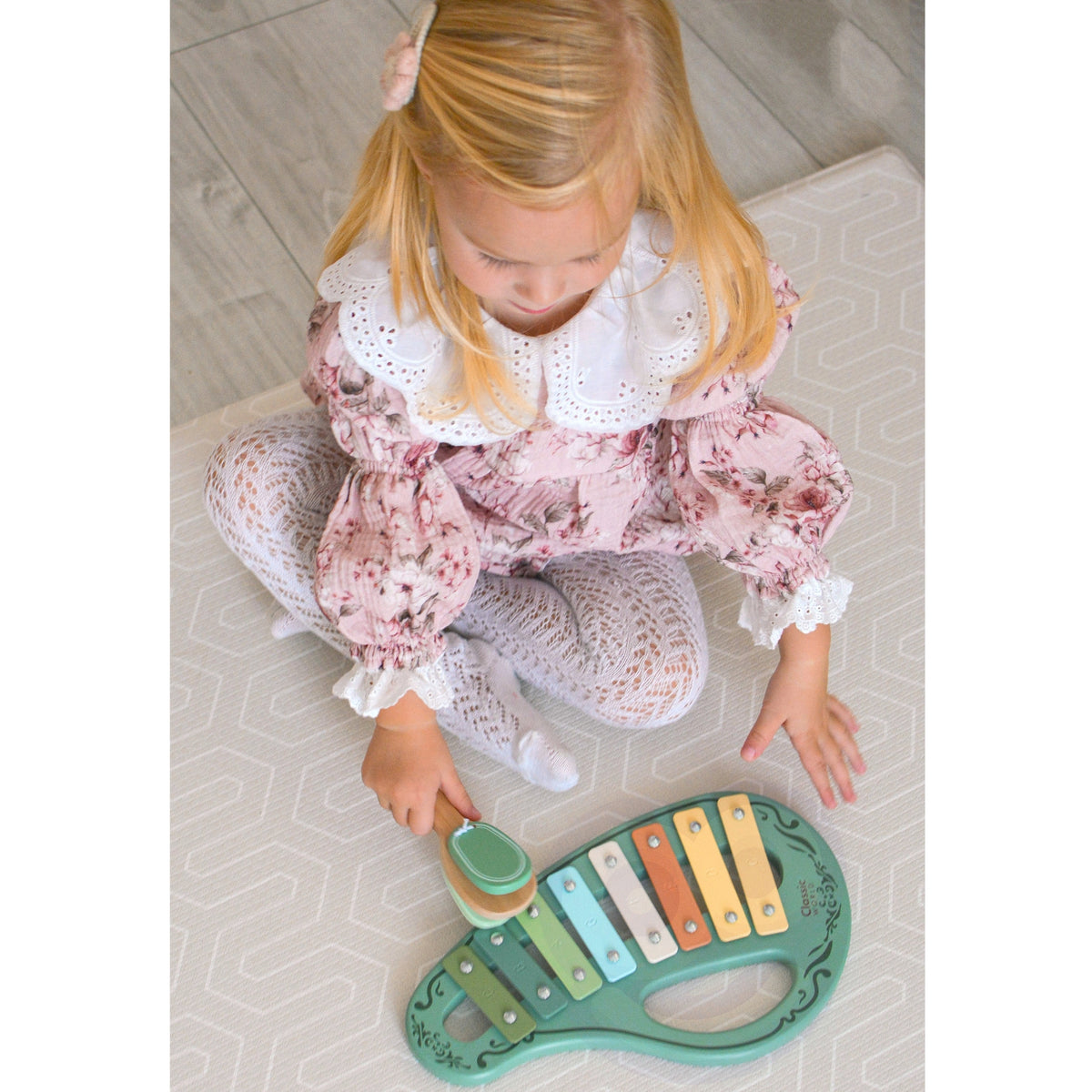 Classic World vintage music set – flute and tambourine