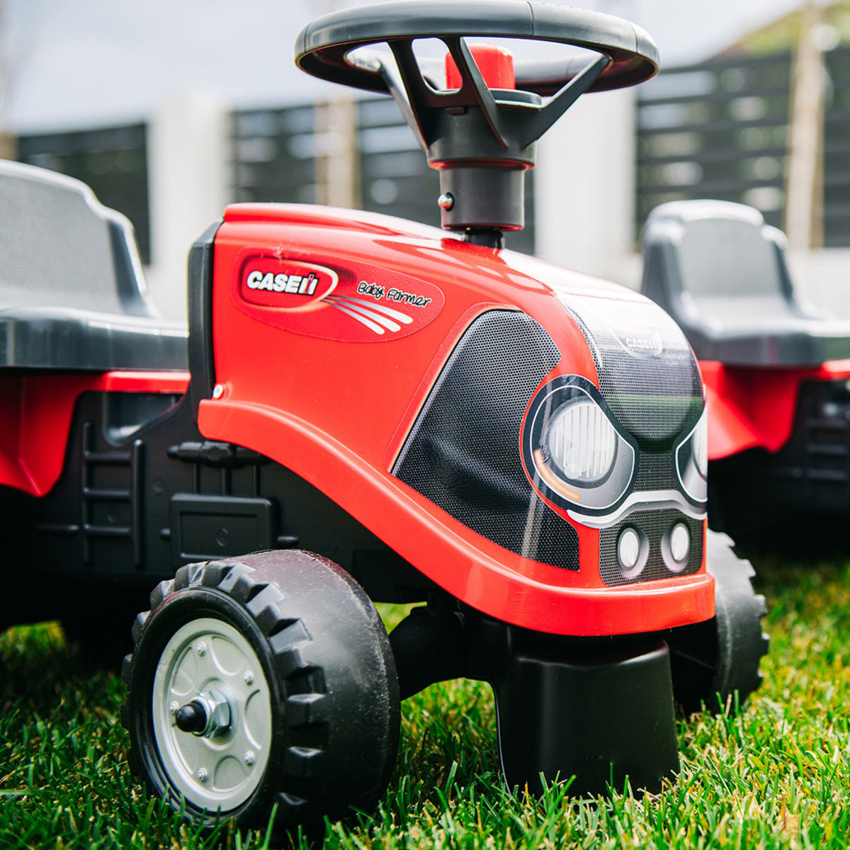 FALK Baby Case IH traktors – smaidiņa uzlīme traktora priekšā