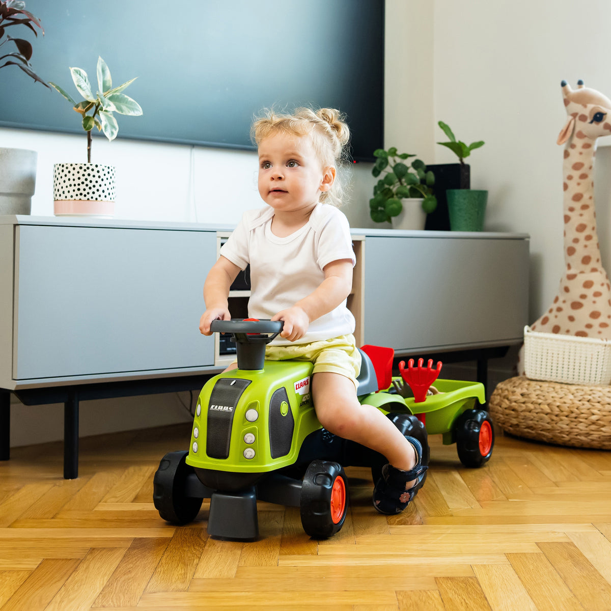 Lauku braucamais traktors no 1 gada, slodze 25 kg