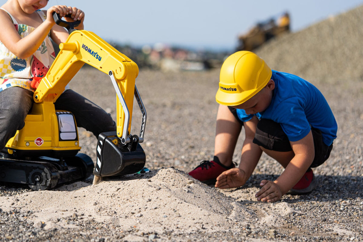 FALK Komatsu ride-on digger – working bucket