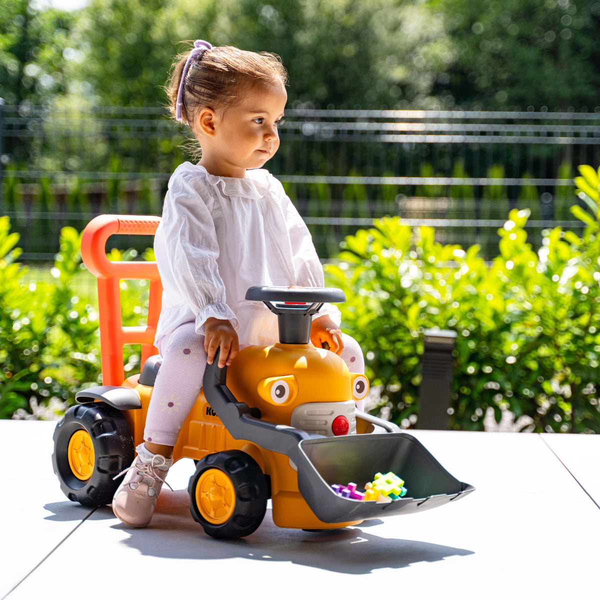 FALK Komatsu ride-on tractor – side view