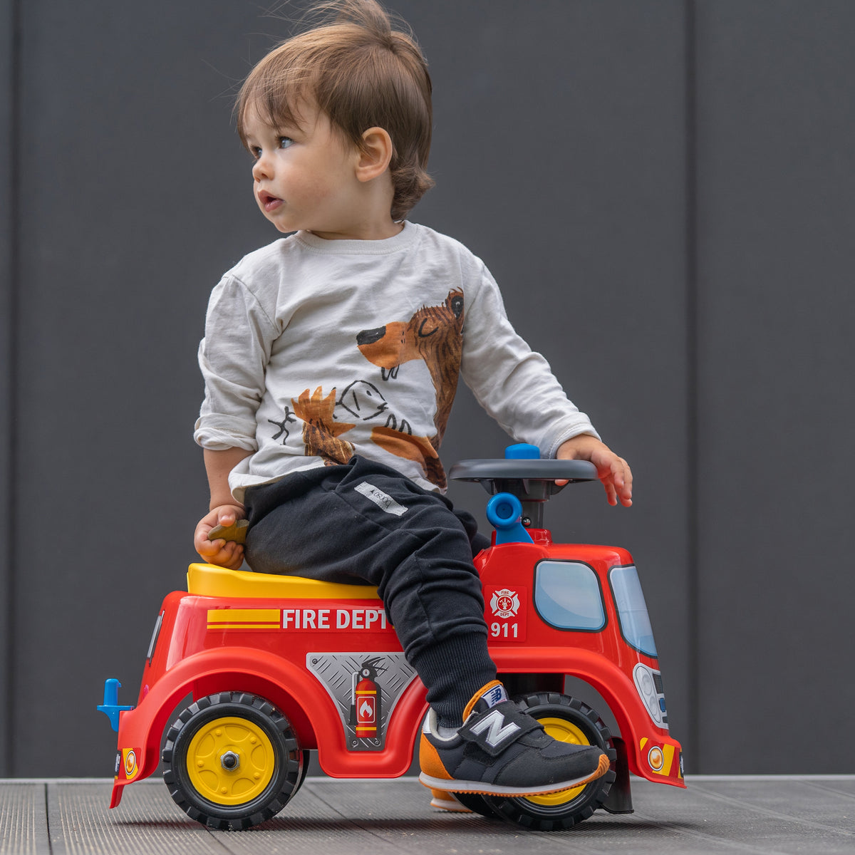 FALK fire truck ride-on – side view for kids