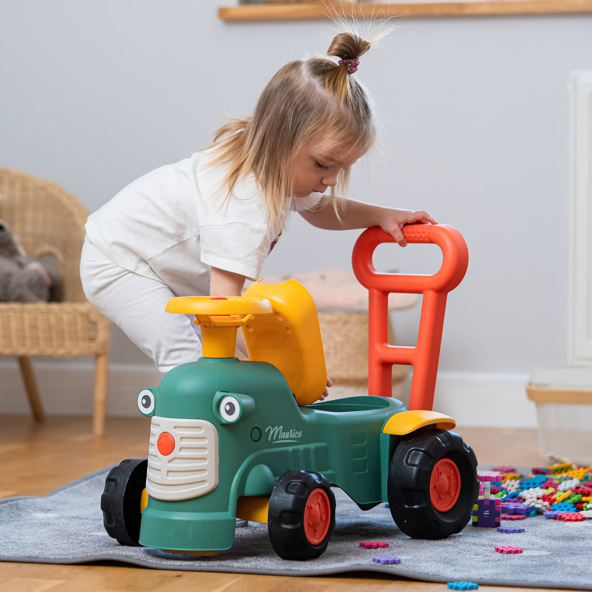 Braucamais traktors no pārstrādātas plastmasas