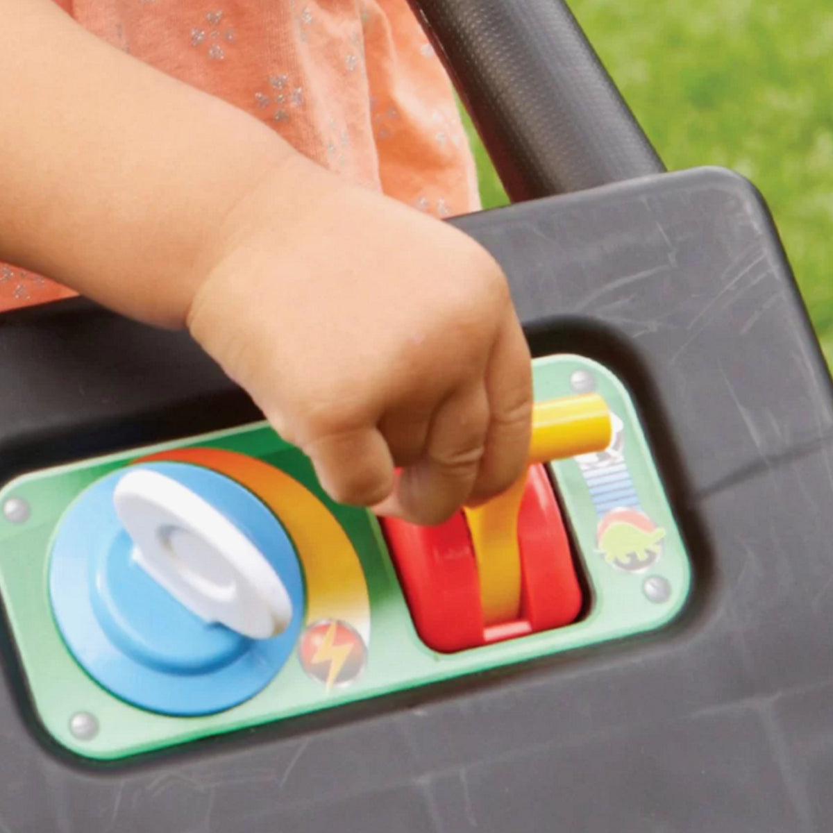 Little Tikes toy lawn mower – spinning balls