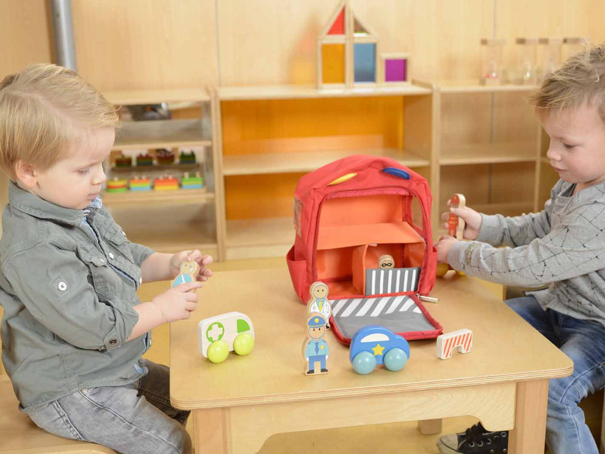 Koka glābšanas mašīnas un figūriņas no komplekta