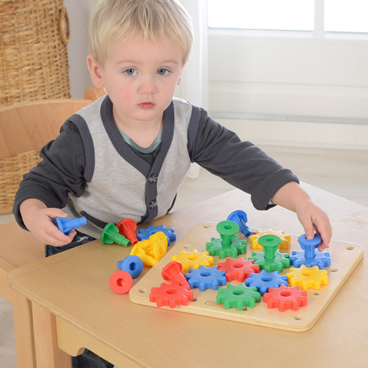 Wooden STEM toy for toddlers from 18 months