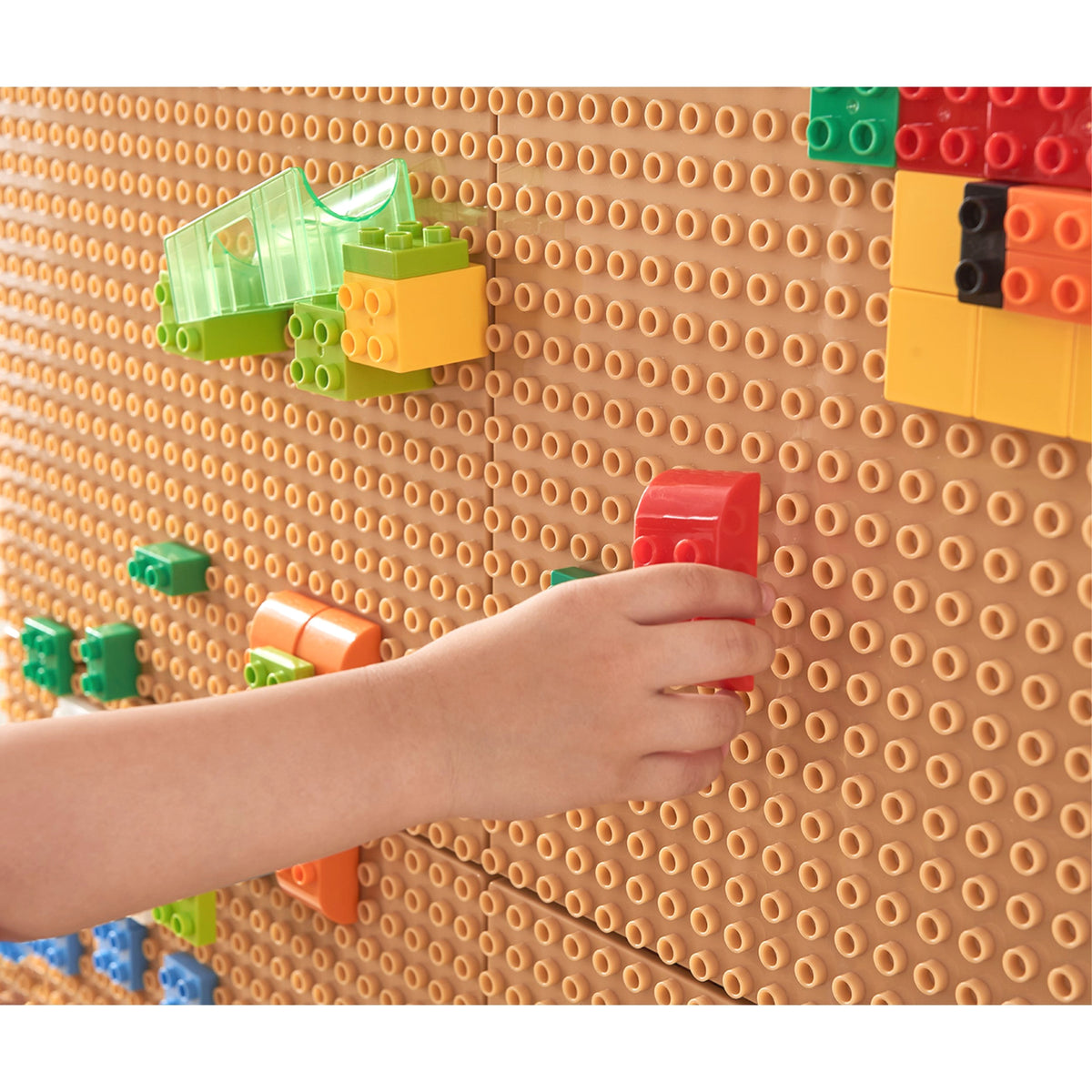 Children building together with Masterkidz bricks