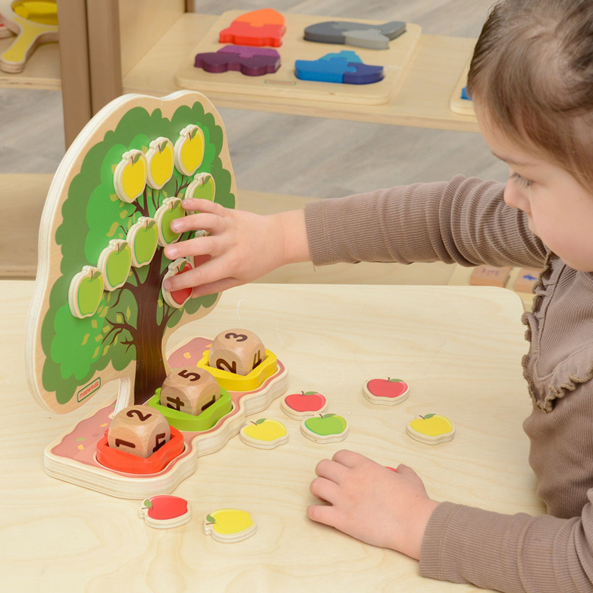 Maths game with dice for kids aged 3 and up