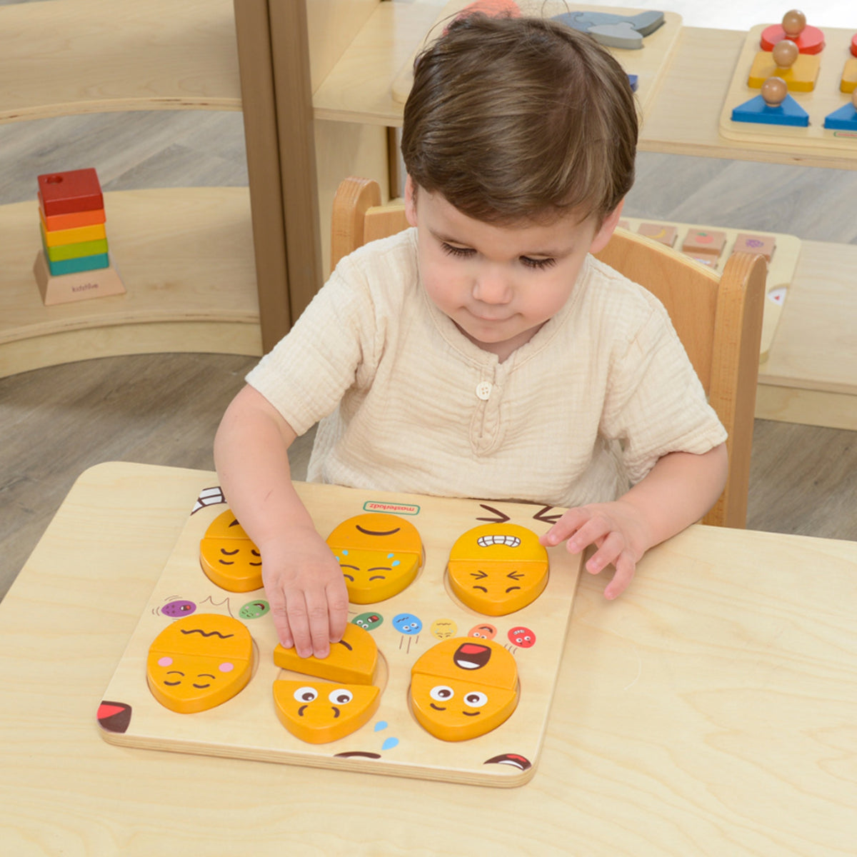 Interchangeable egg halves for many facial expressions