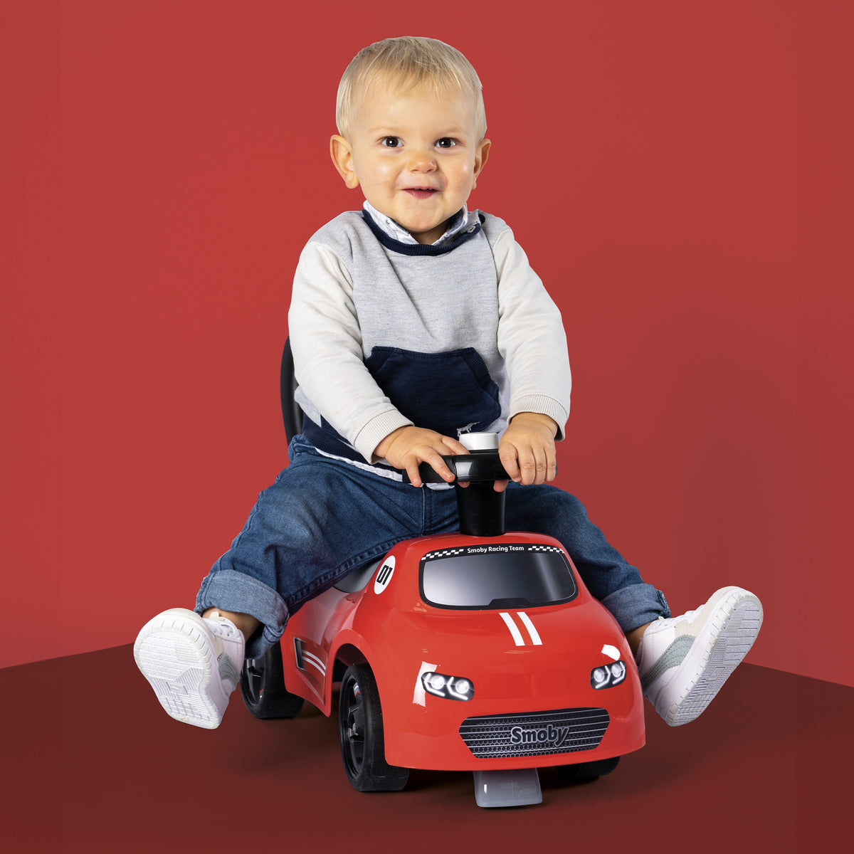 Smoby red ride-on car – side view for kids