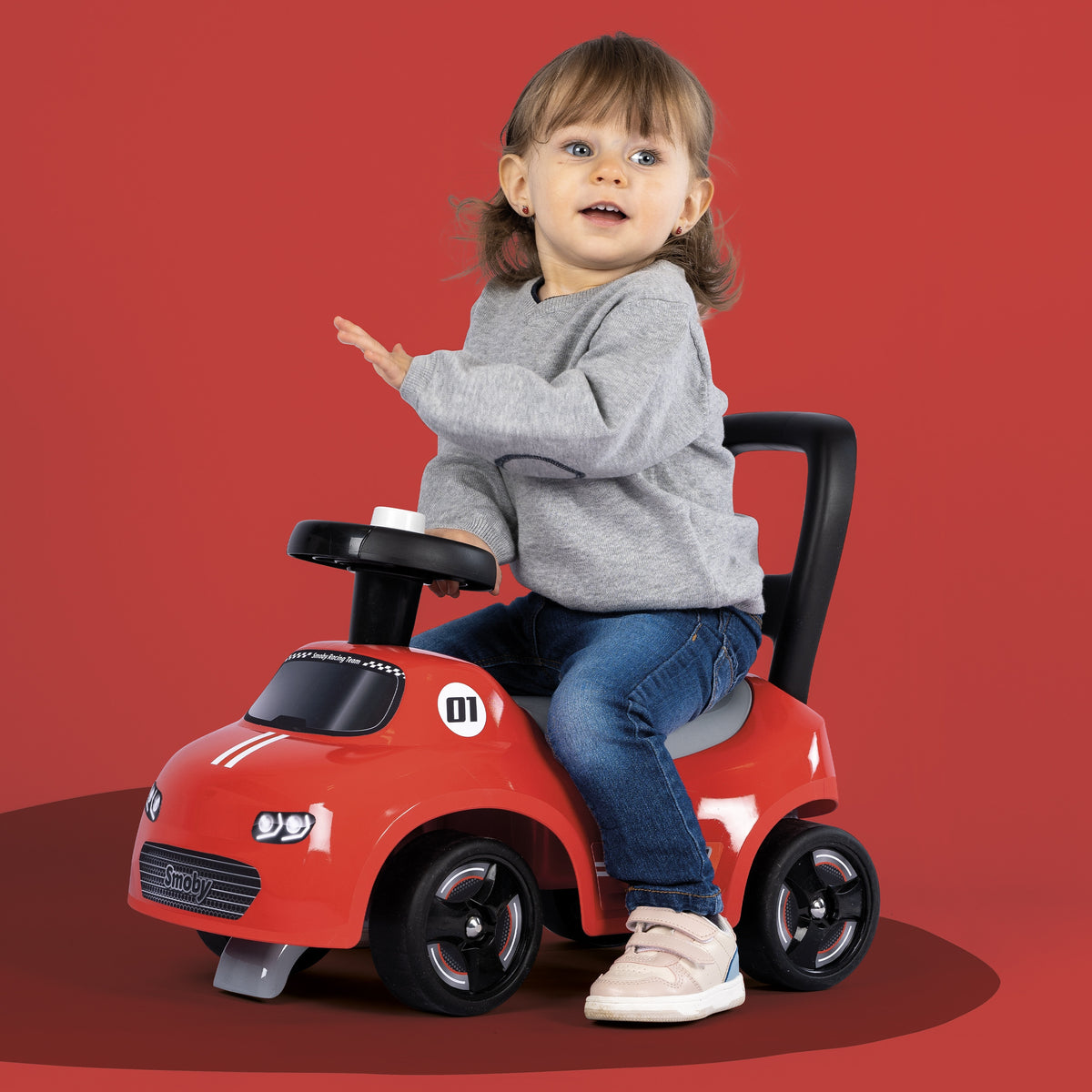 Smoby red ride-on car – storage under the seat