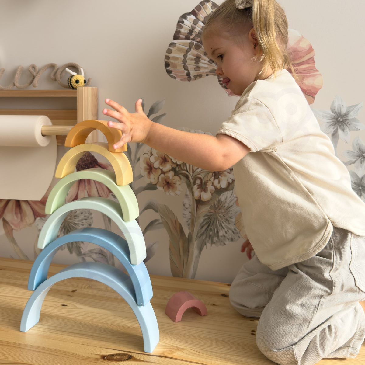 Tooky Toy pasteļtoņu varavīksne – loki kā tunelis