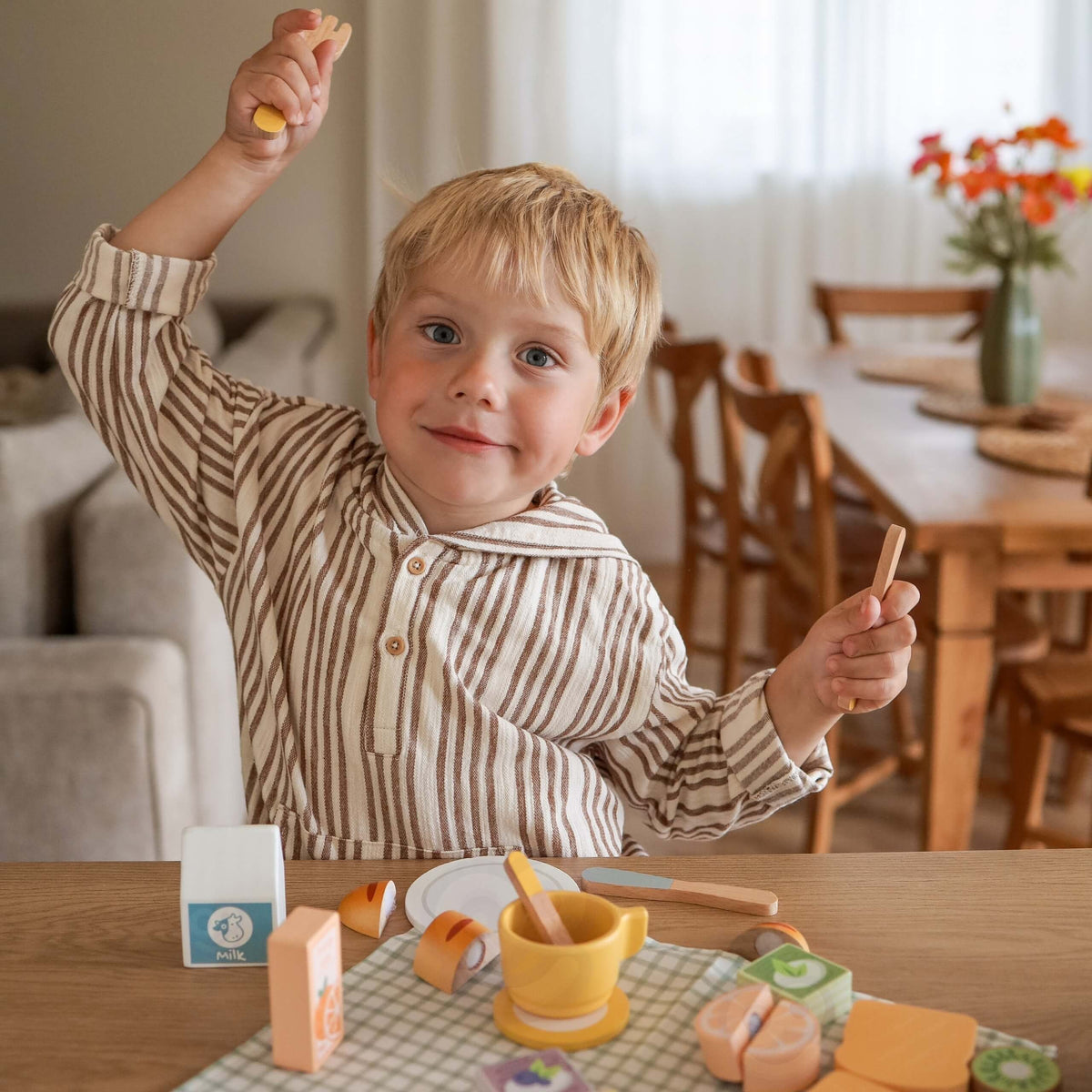 Tooky Toy koka piknika komplekts – rūtains galdauts ar traukiem