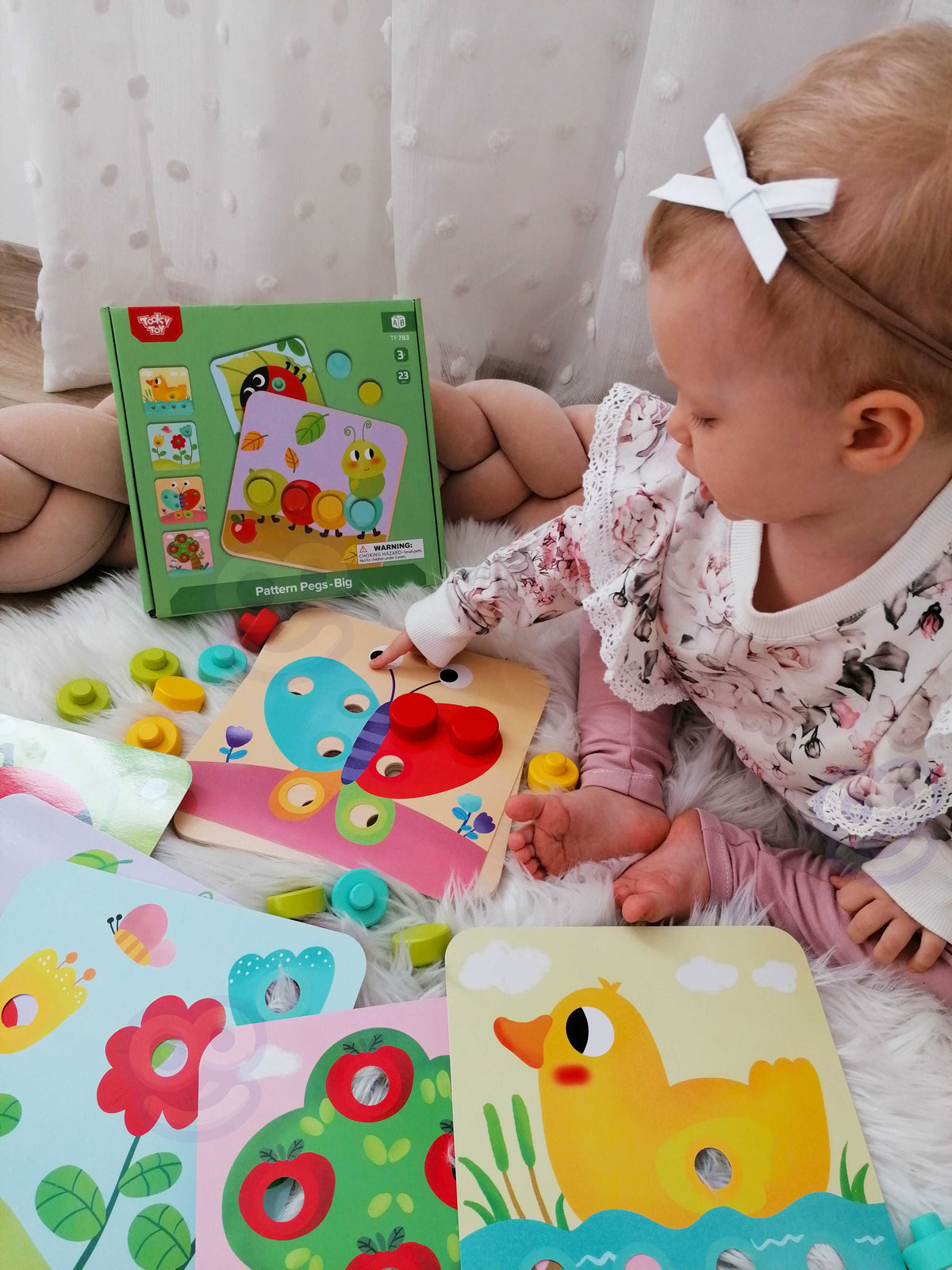 Tooky Toy pogu mozaīka – 16 krāsainas pogas