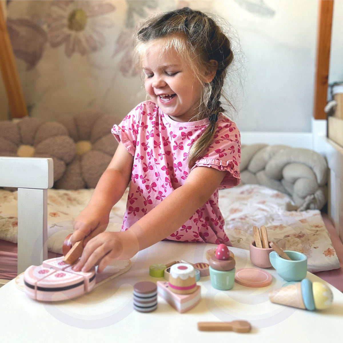 Tooky Toy wooden sweets set – cake and roll cut into pieces