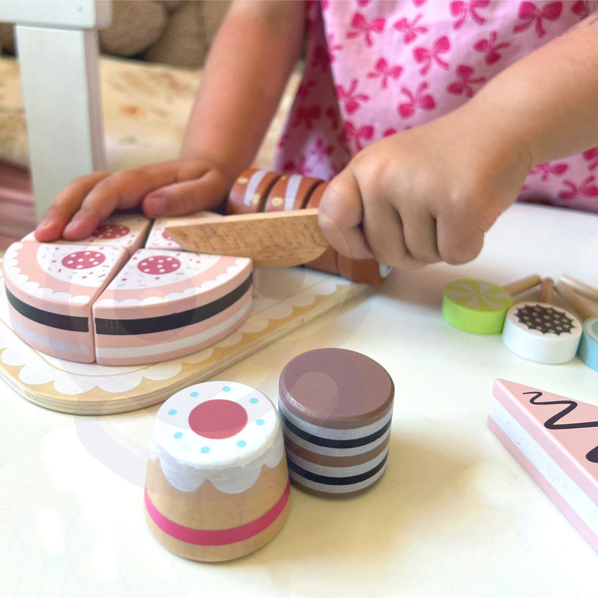 Tooky Toy wooden sweets set – box with lid used as board
