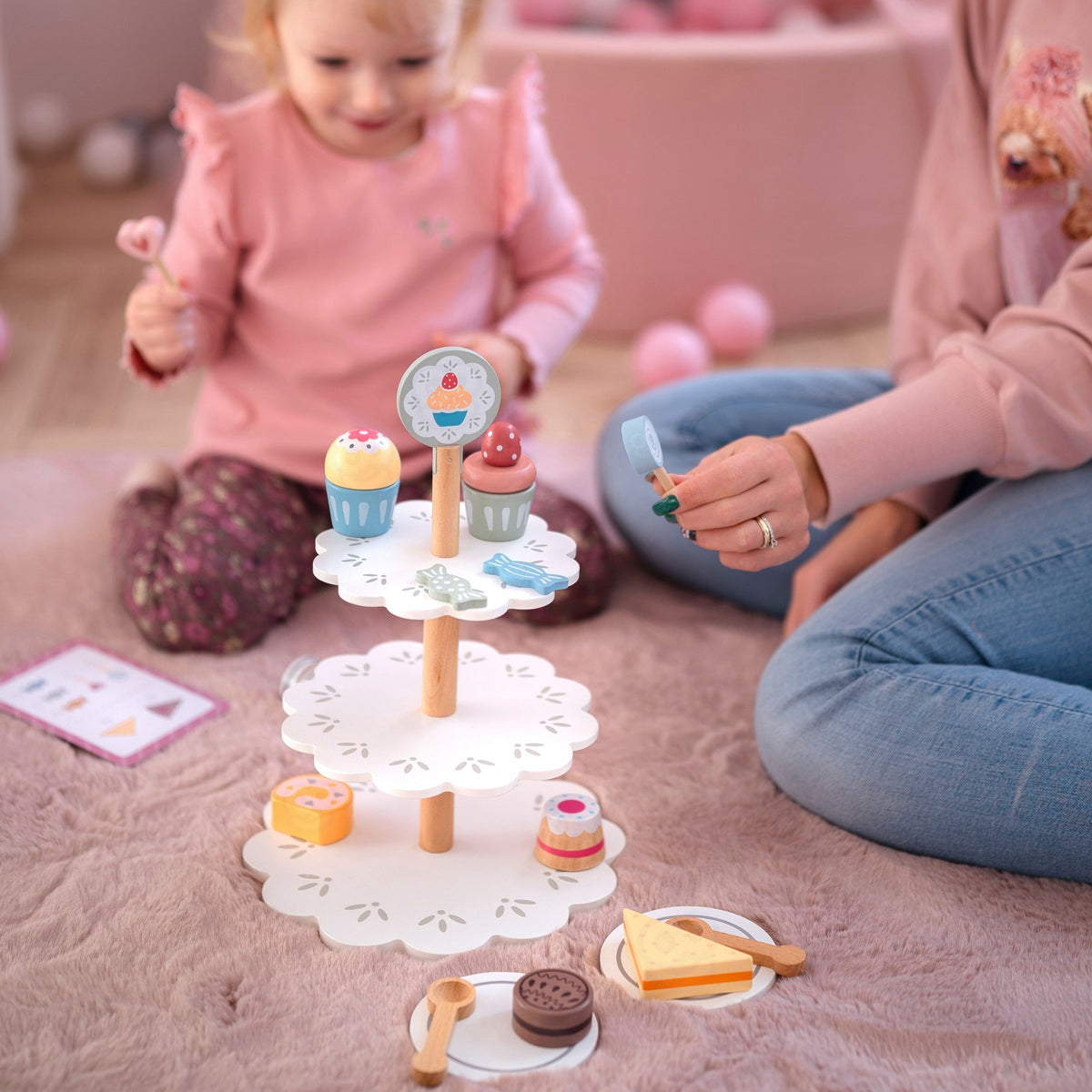 Tooky Toy cake stand – cupcakes and cake slices