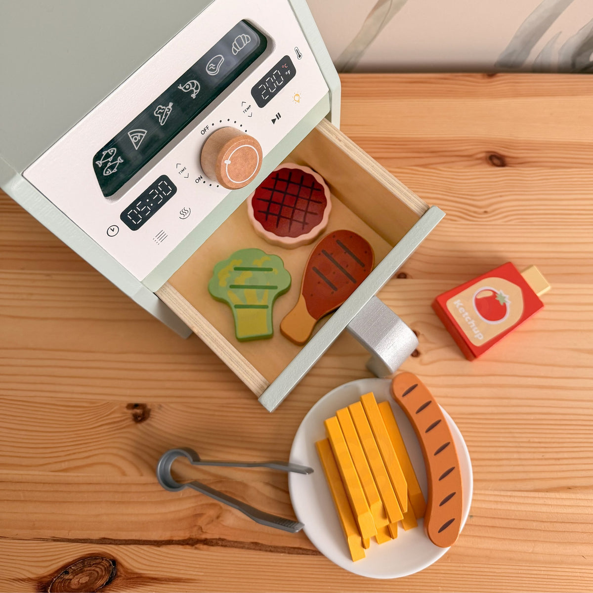 Tooky Toy wooden air fryer – air fryer with display and knob