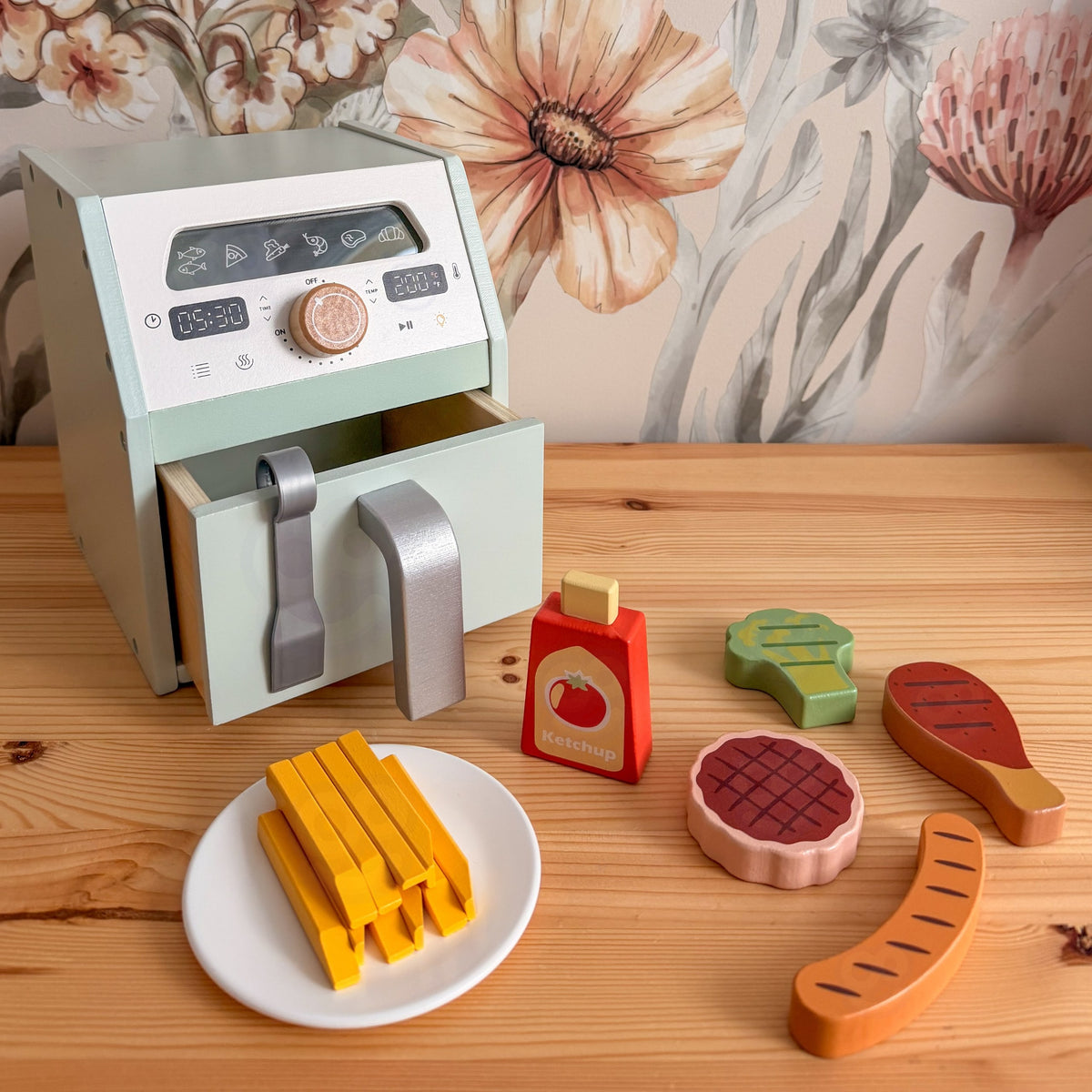 Tooky Toy wooden air fryer – fries, sausage and chicken