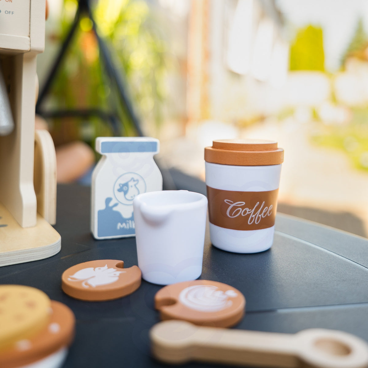Tooky Toy wooden espresso machine – café menu and desserts