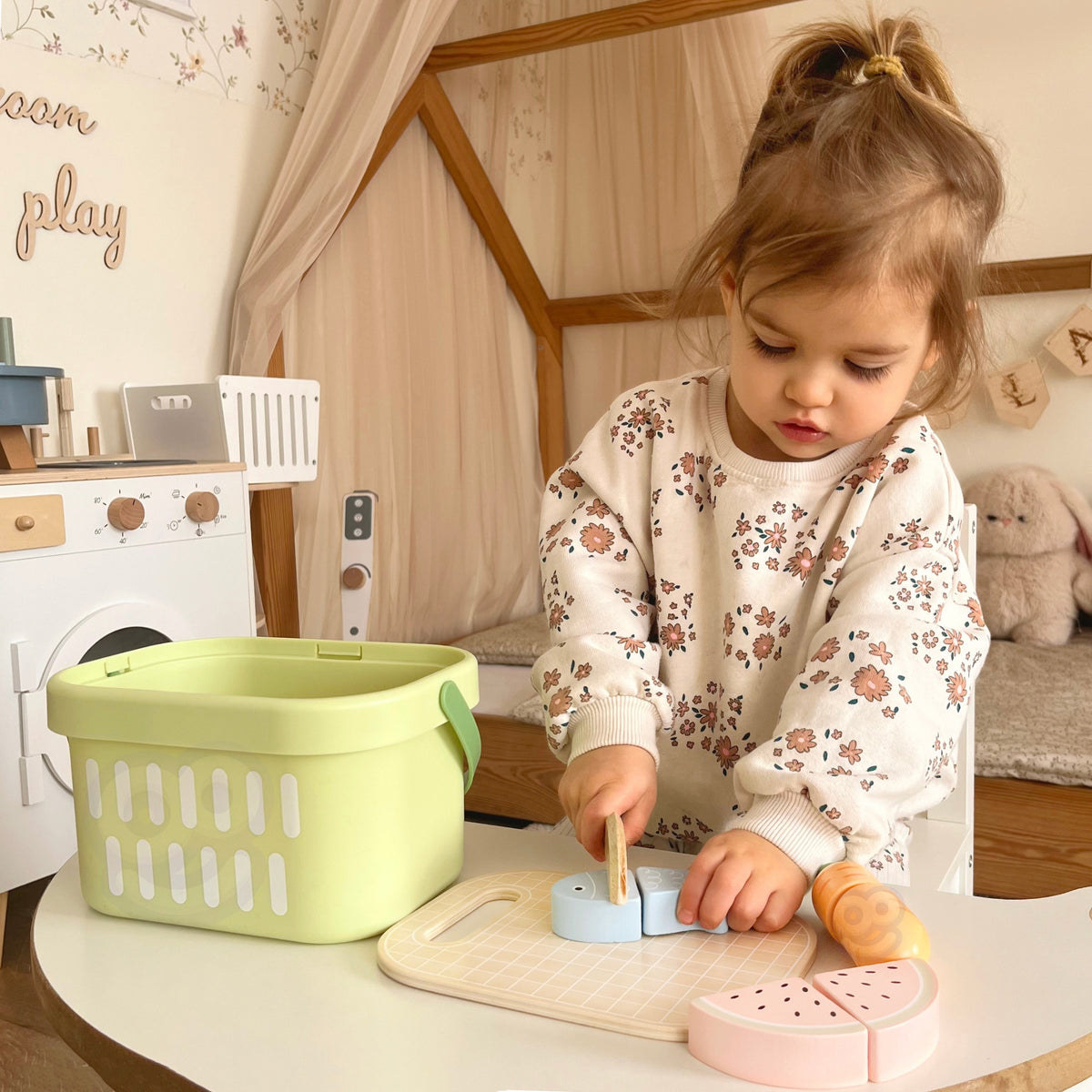 Tooky Toy wooden food basket – green basket with handle