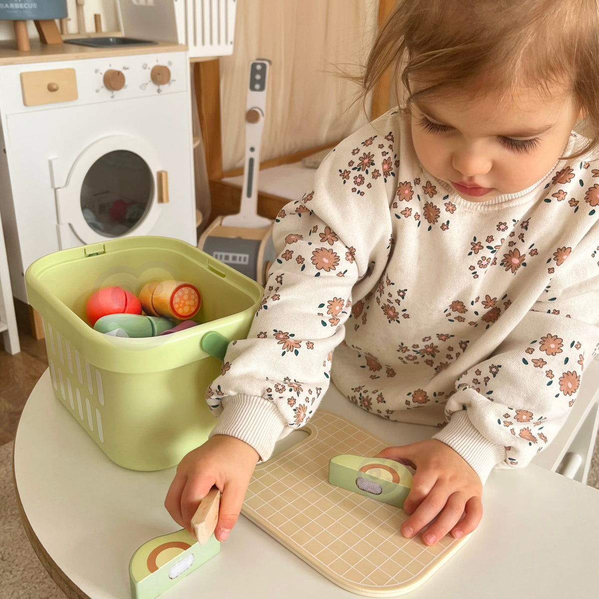 Tooky Toy wooden food basket – meat and fish on the board