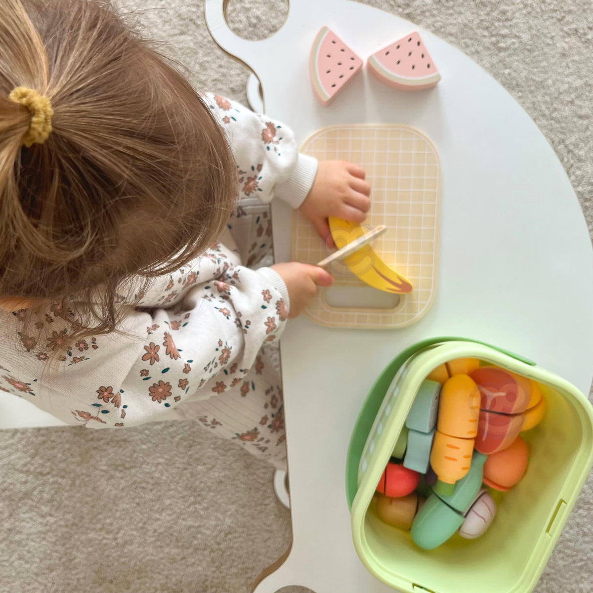 Tooky Toy wooden food basket – wooden knife and chopping board