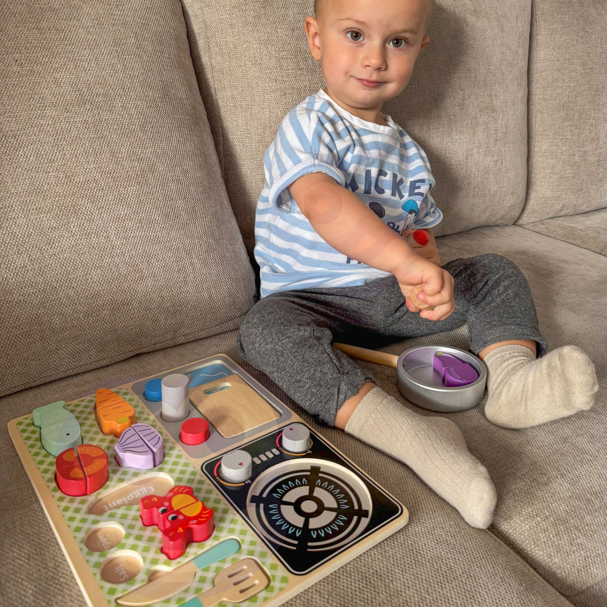 Tooky Toy mazā pavāra virtuve – plīts ar diviem degļiem un slēdžiem