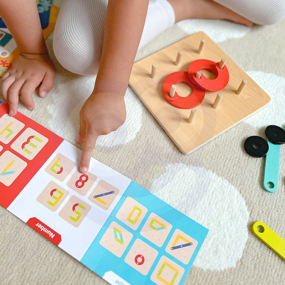 Tooky Toy peg mosaic puzzle – animal pattern recreated