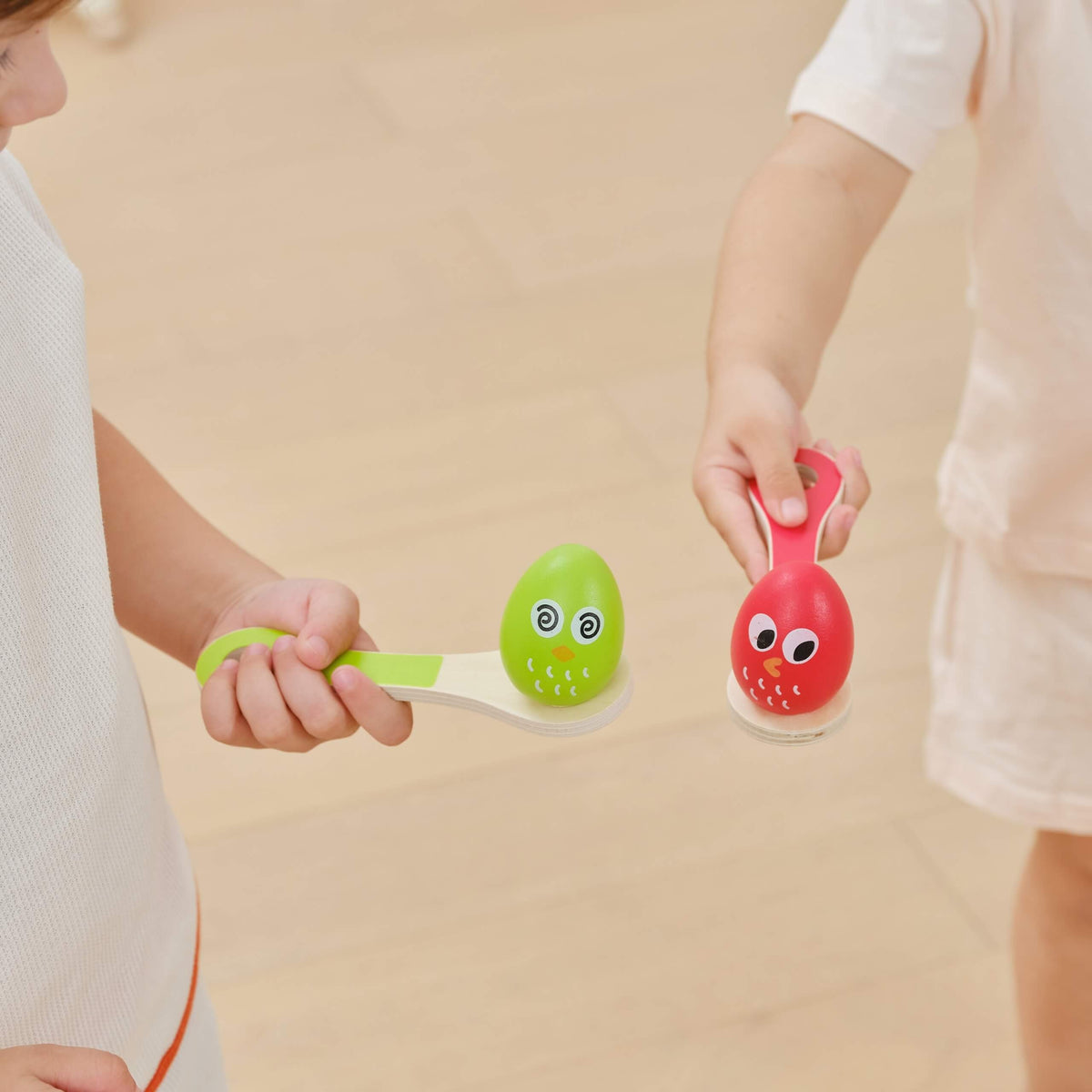 Viga egg and spoon race – funny egg faces