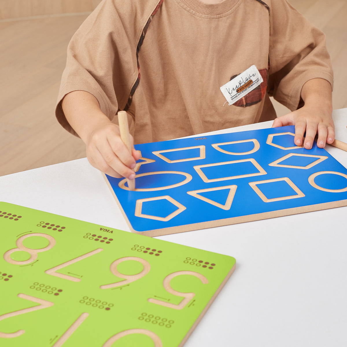 Engraved curved grooves and shapes on the board
