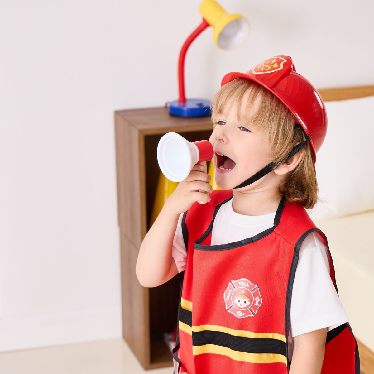 Firefighter vest with large pocket for accessories
