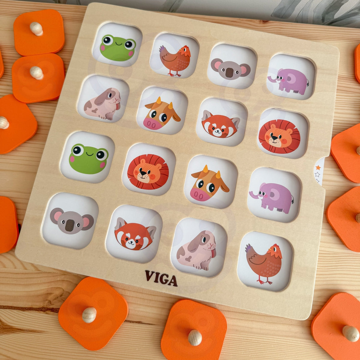 Viga lift-the-flap memory game – lifting a flap by the knob