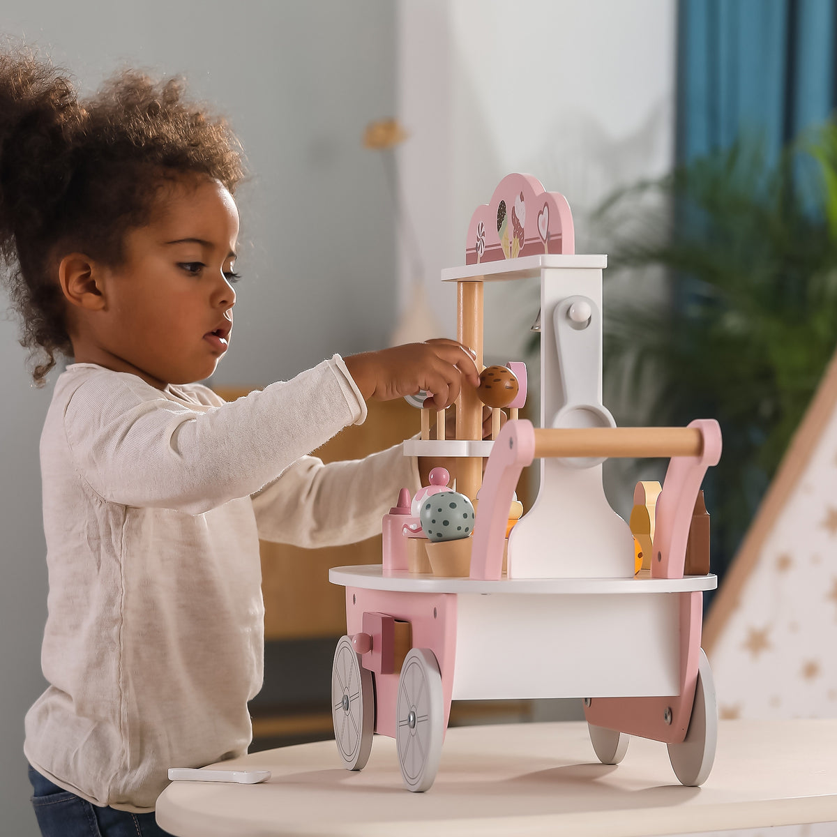 Viga PolarB sweet shop cart – child selling sweets