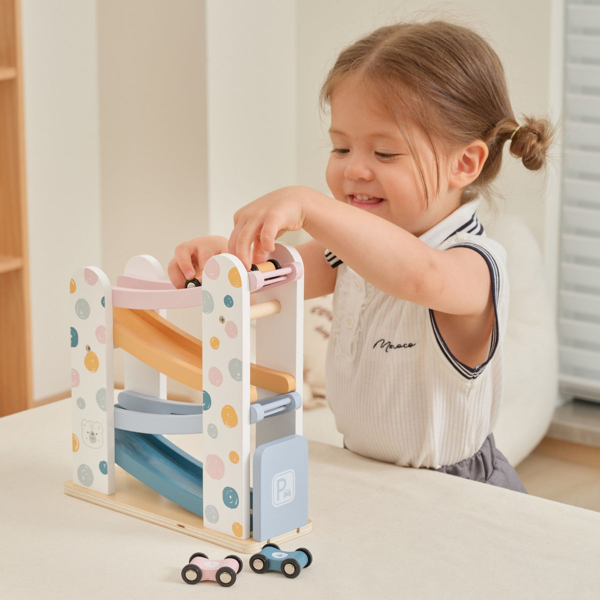 Viga PolarB car ramp track – four numbered cars