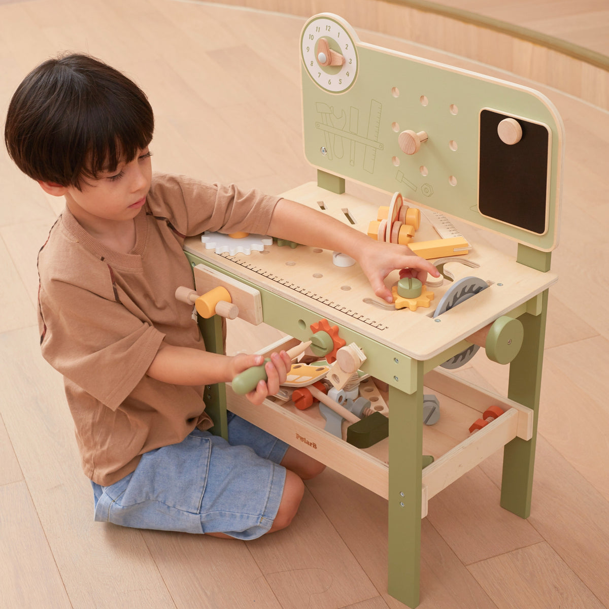 Viga PolarB handyman workbench – tools and screws