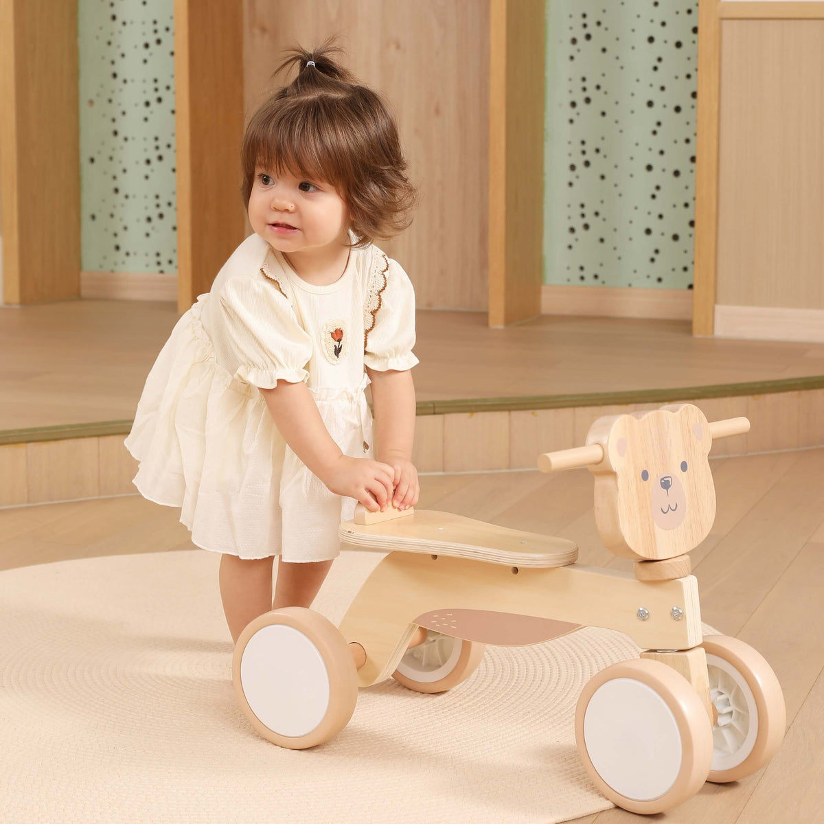 Viga PolarB brown bear ride-on – smooth wooden edges