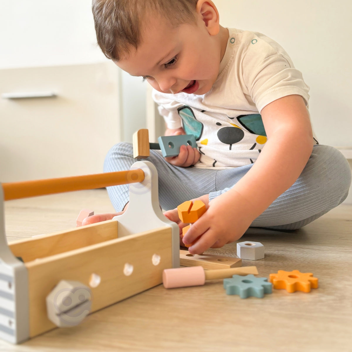 Viga PolarB wooden tool box – polar bear design