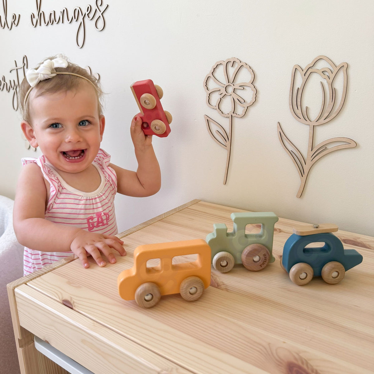 Viga PolarB wooden vehicles – train and school bus