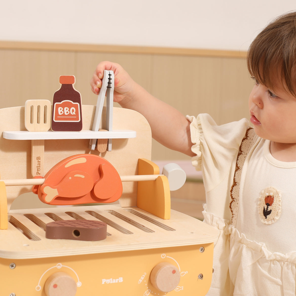 Viga wooden BBQ grill – food on skewers for kids