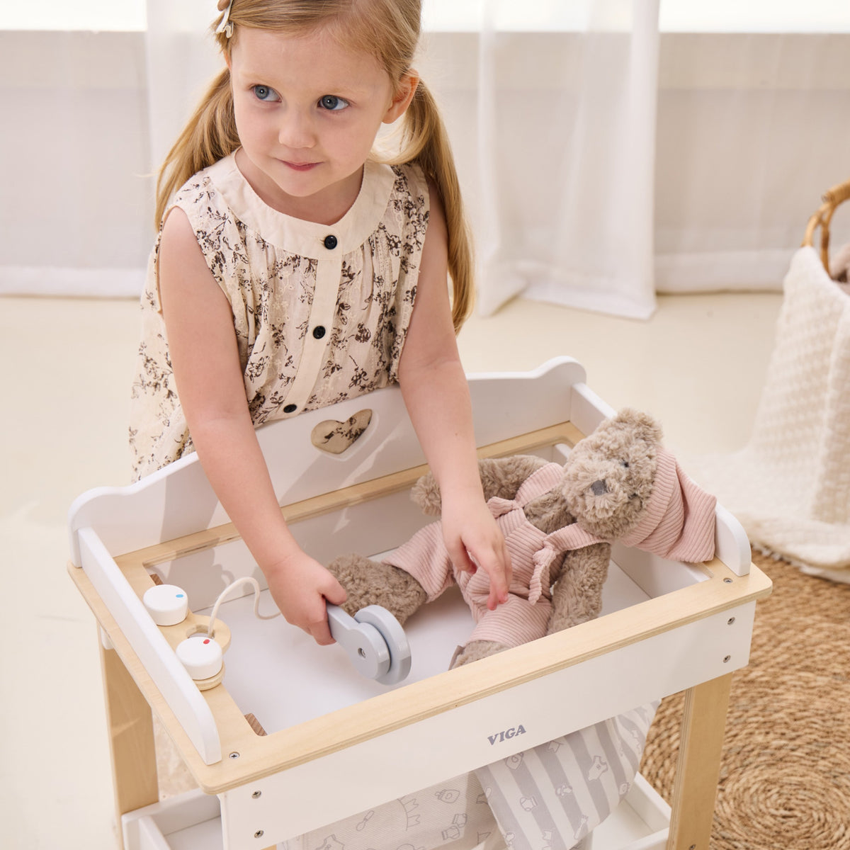 Viga doll changing table – bathtub with shower